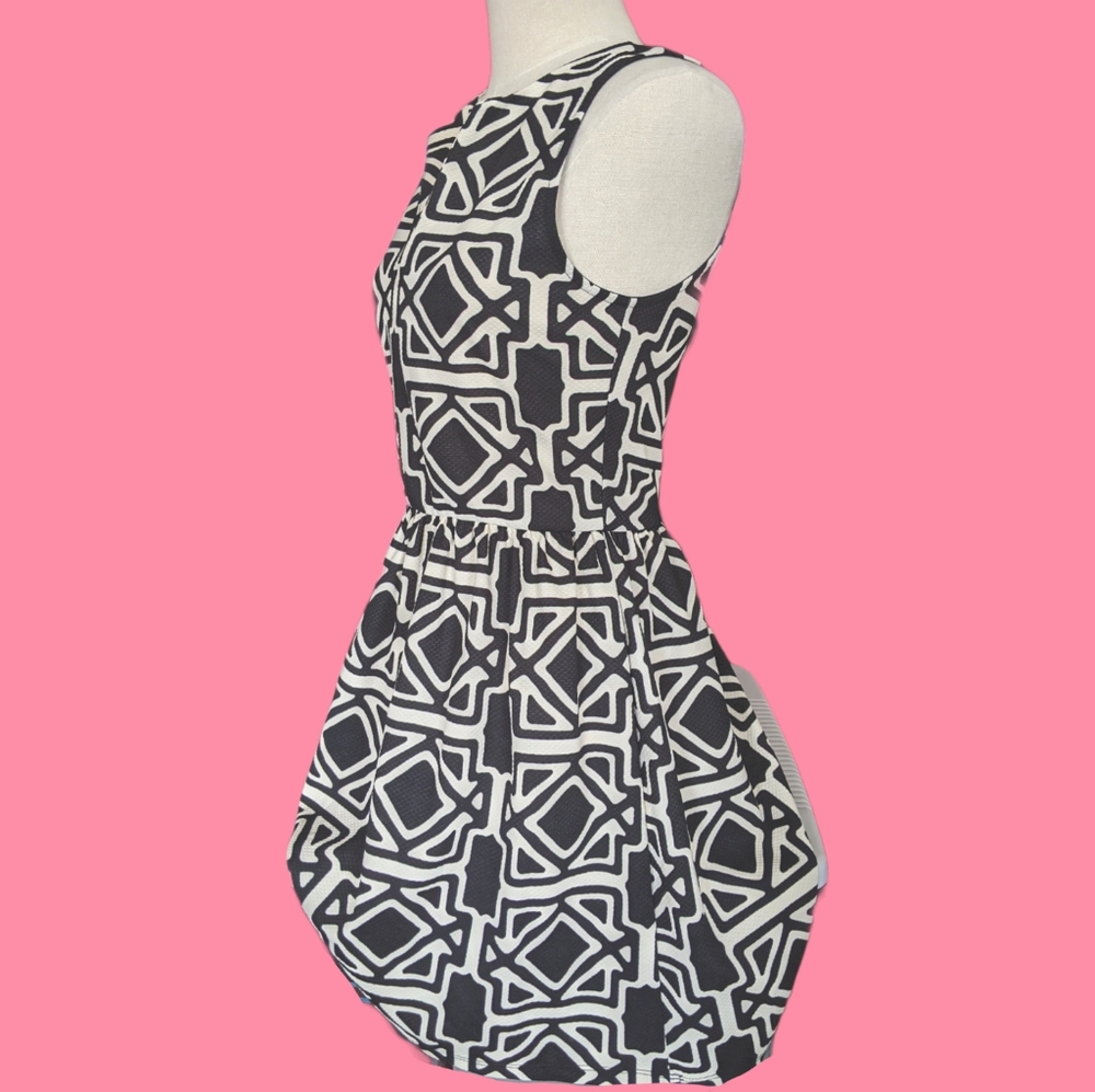 BOUTIQUE Buttons geometric dress